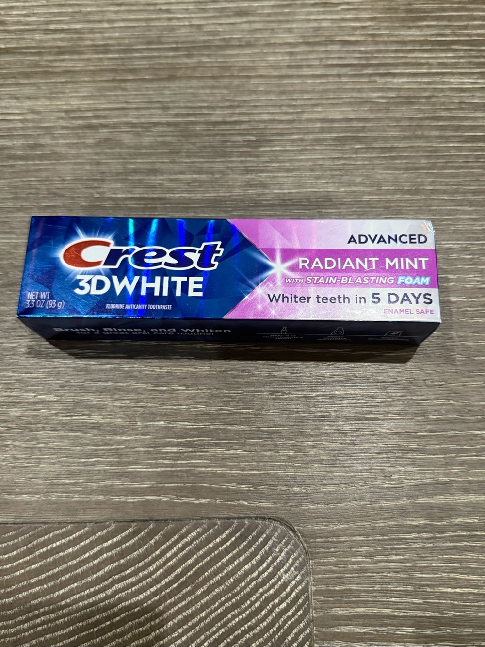 Crest 3D White Radiant Mint Advanced Toothpaste with stain blasting foam